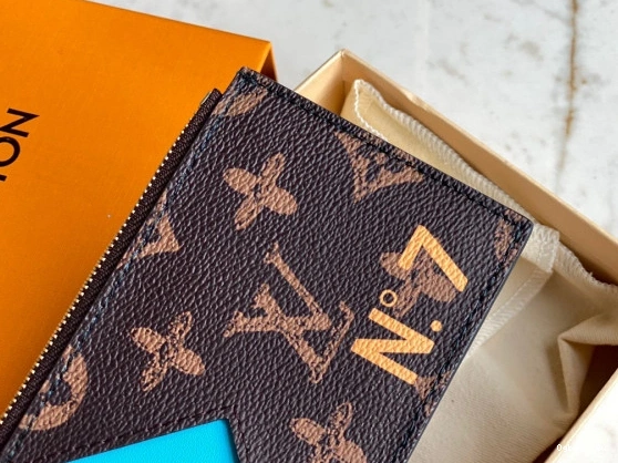 HOLDER LOUIS VUITTON CC 0421